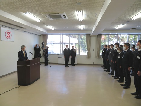 訓示を述べる泉谷市長​の画像