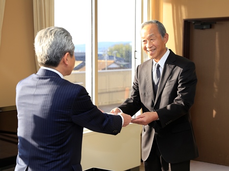 辞令を受けられた田畠さん​の画像