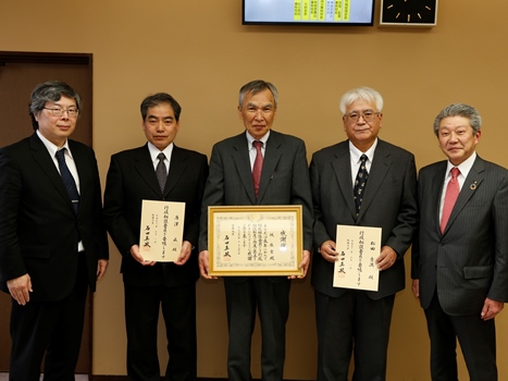 坂さん、再任の唐澤さん、新任の松田さんの画像