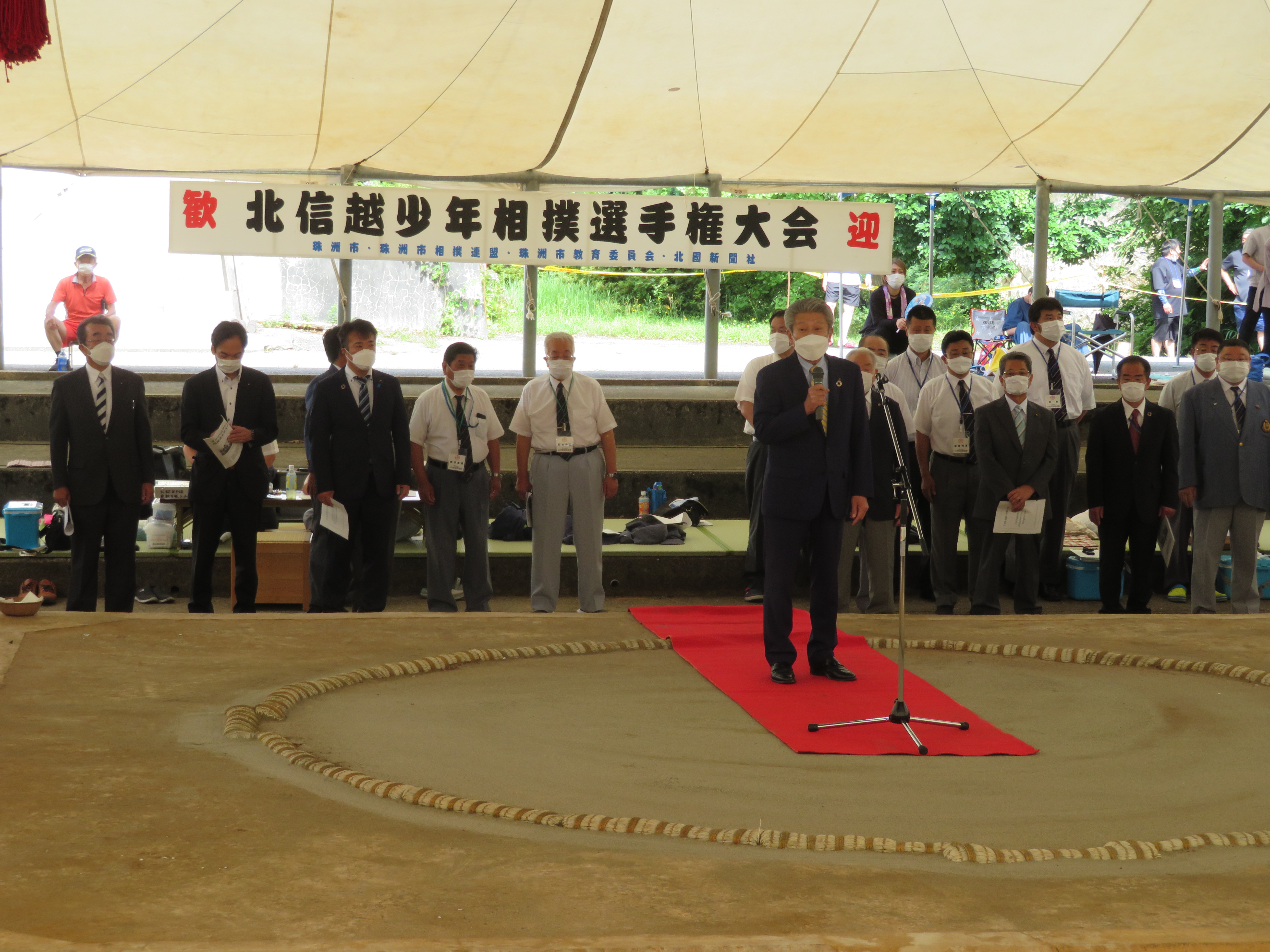 挨拶をする泉谷市長の画像