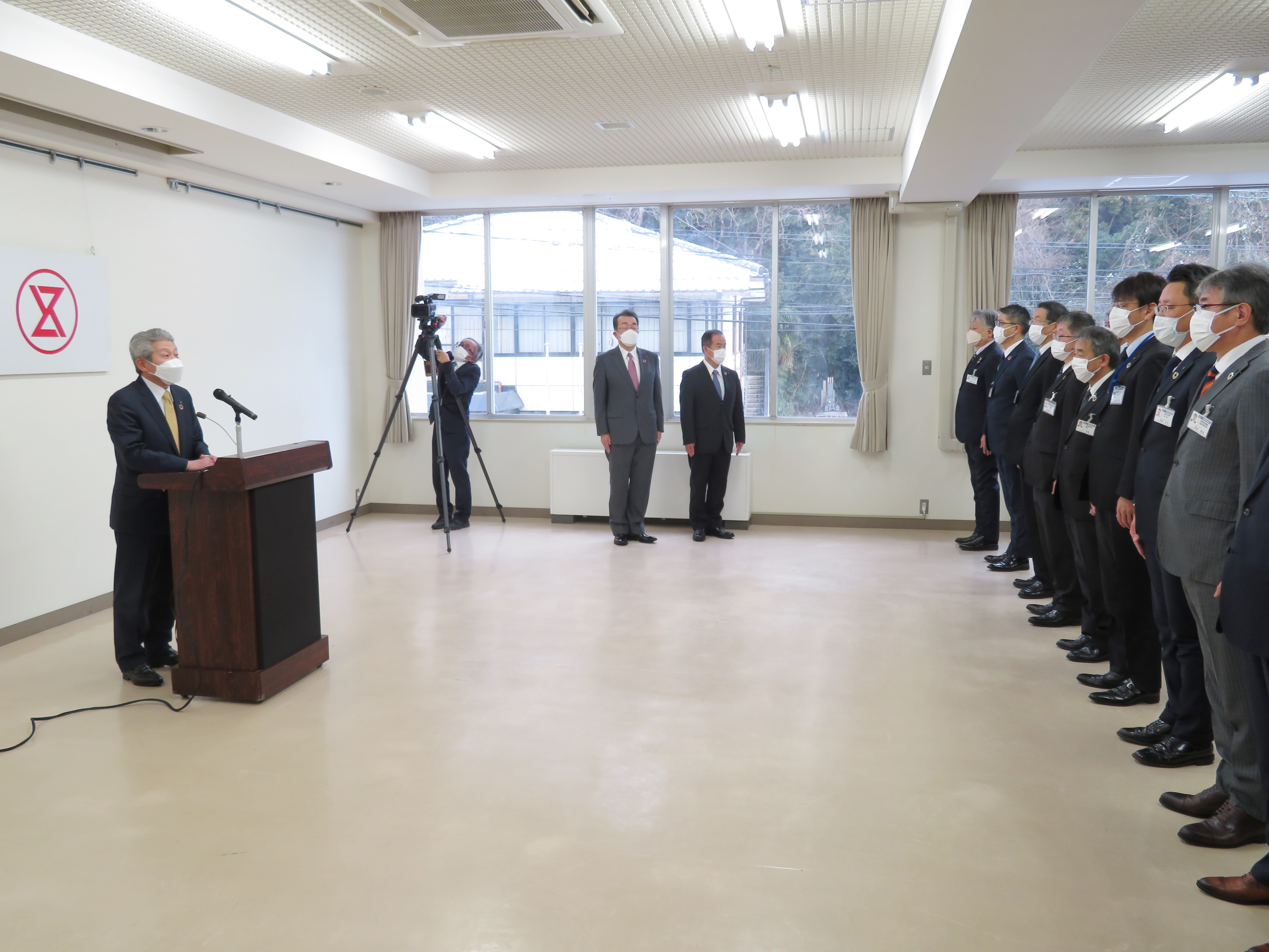 訓示を述べる泉谷市長の画像