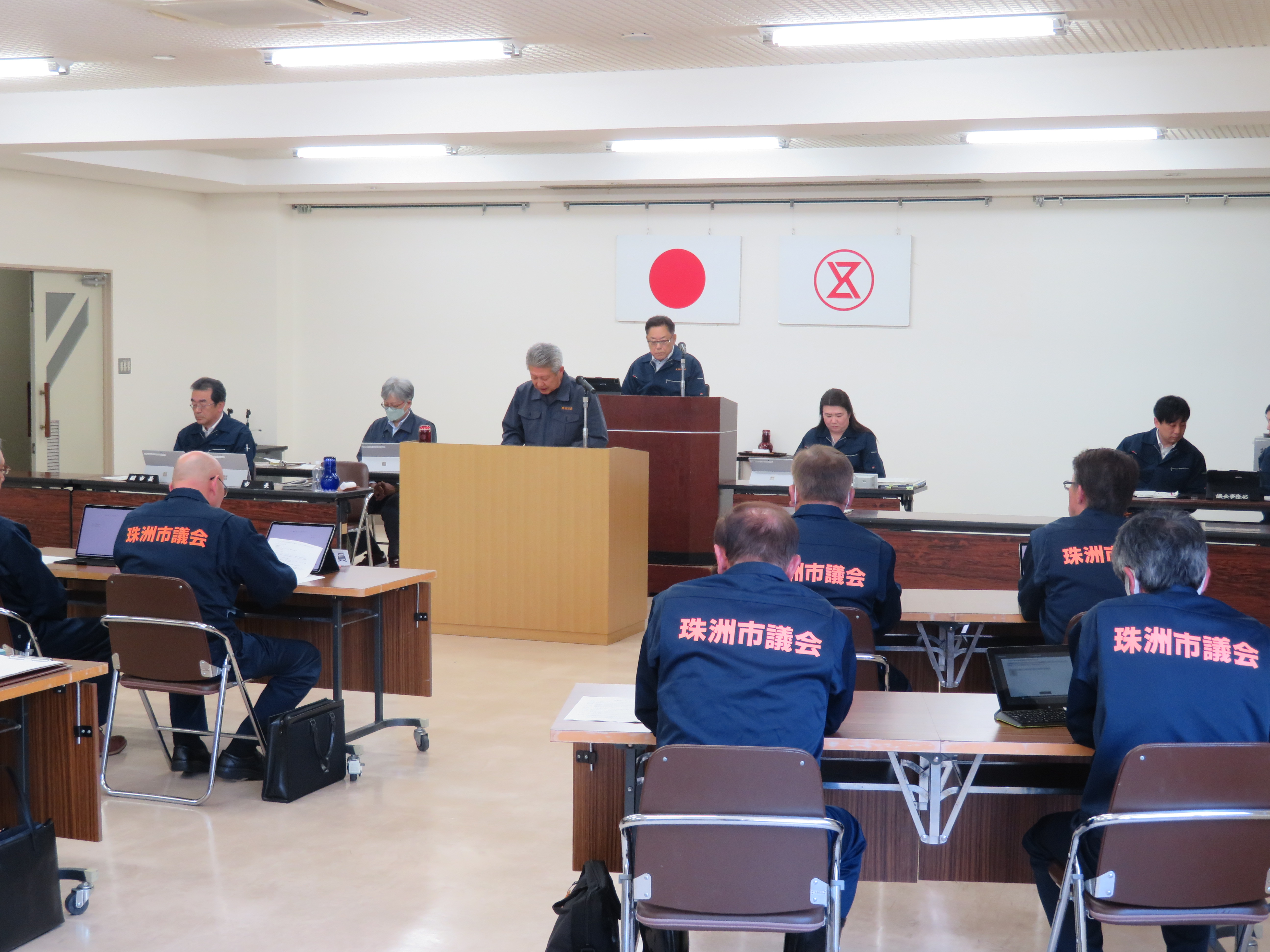 提案説明をする泉谷市長の画像